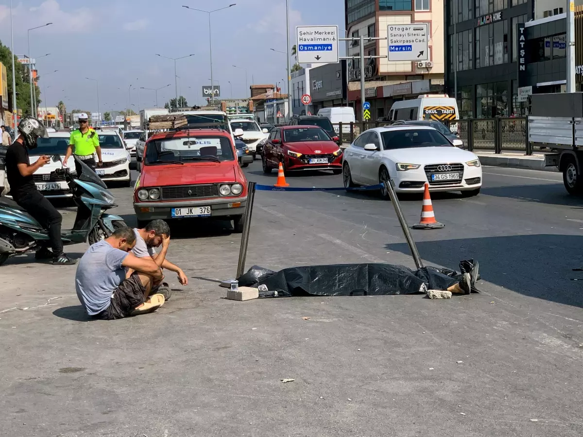 Adana'da motosikletin TIR'a çarptığı kazada bir kişi hayatını kaybetti