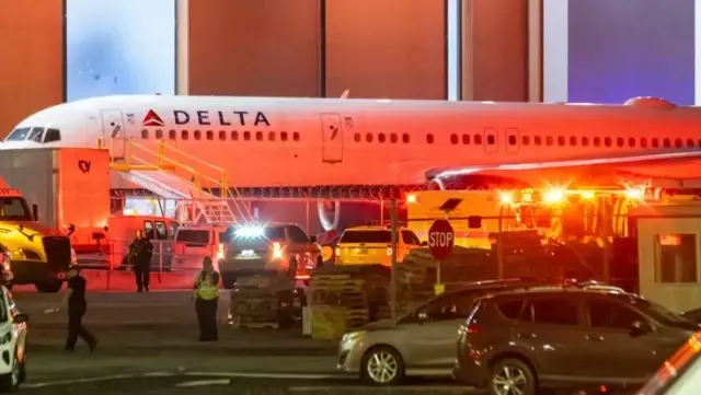 The tire of a passenger plane burst at the airport in the United States: 2 dead, 1 injured.