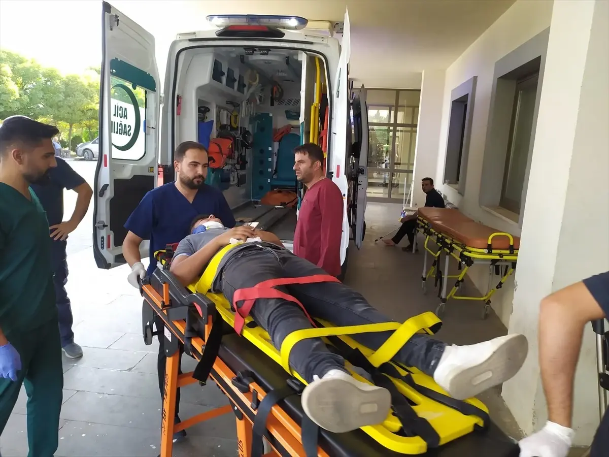 Adıyaman'da Kamyonet ile Tır Çarpışması: 1 Ölü, 1 Yaralı