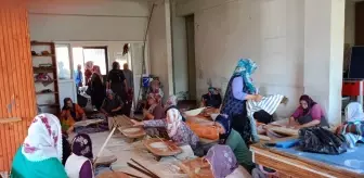 Adana'da Kadınlar Yaptıkları Yiyecekleri Cami İnşaatına Bağışladı