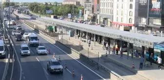 Beşyol Metrobüs Durağında 'Beyaz Yol' Çalışması Nedeniyle Trafik Yoğunluğu