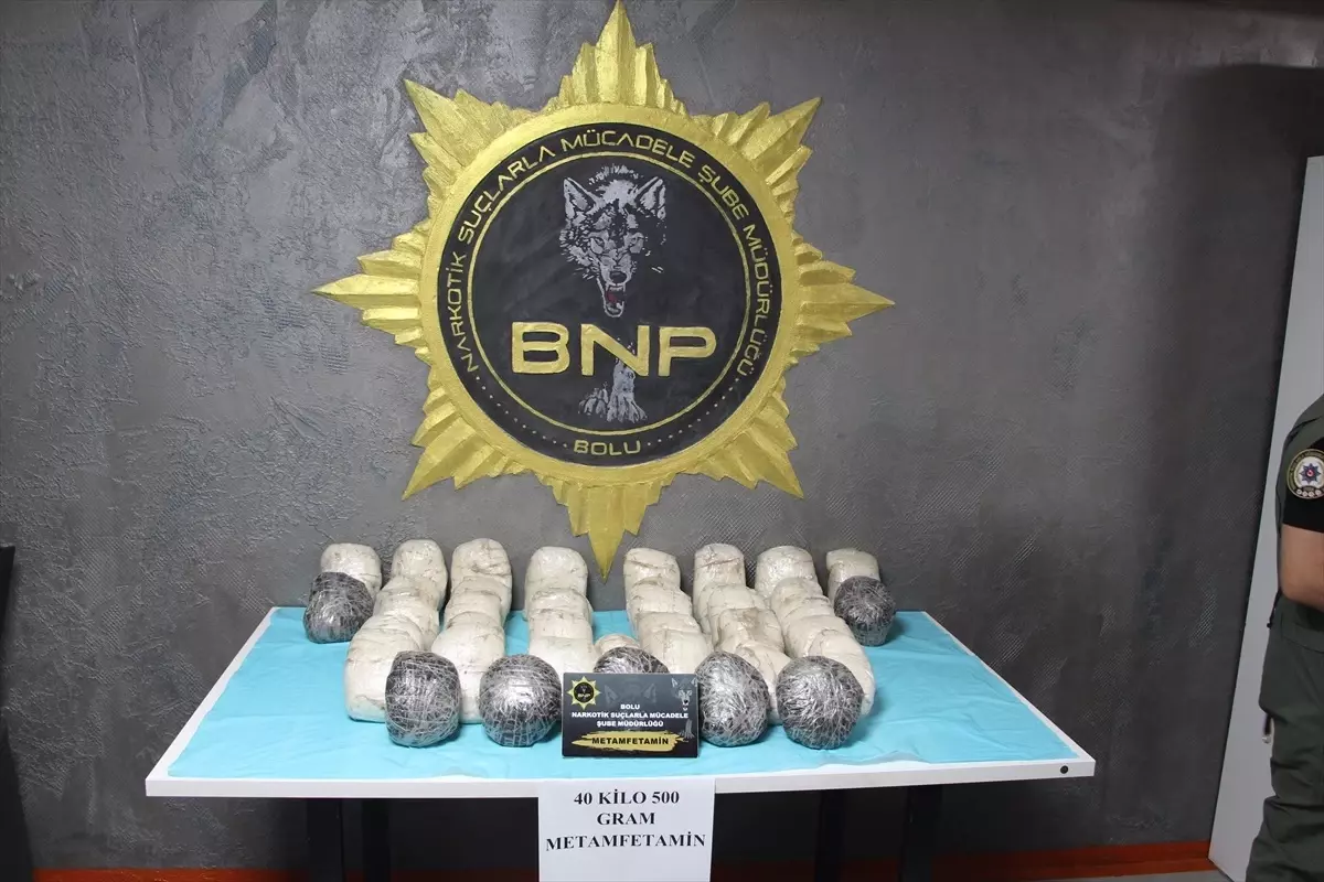 Bolu'da Çekiciyle Taşınan Araçta 40 Kilo Sentetik Uyuşturucu Ele Geçirildi