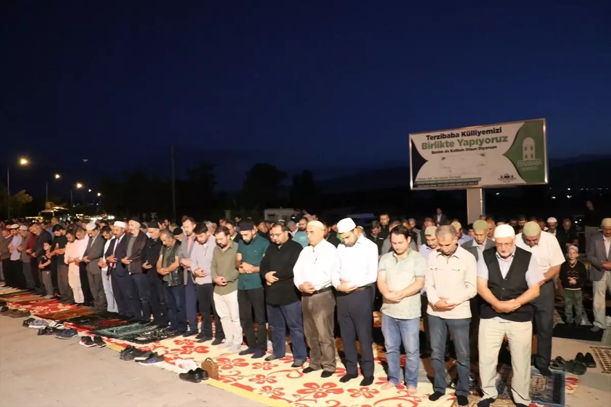 Erzincan'ın manevi şahsiyetlerinden Terzibaba, dualarla yad edildi