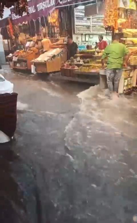 Istiklal Avenue turned into a lake