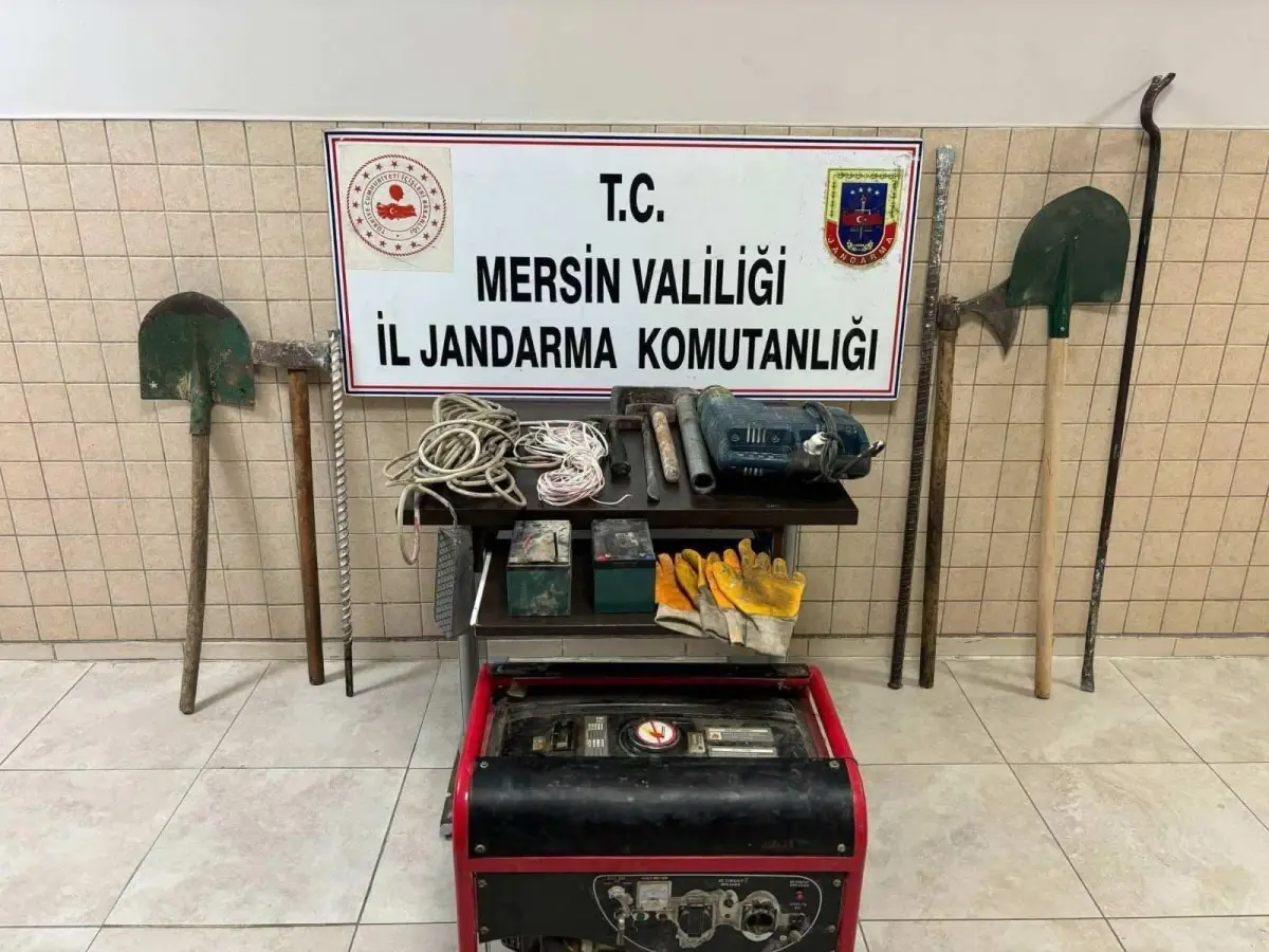 Mersin'de Kaçak Kazı Yapan 11 Kişi Suçüstü Yakalandı