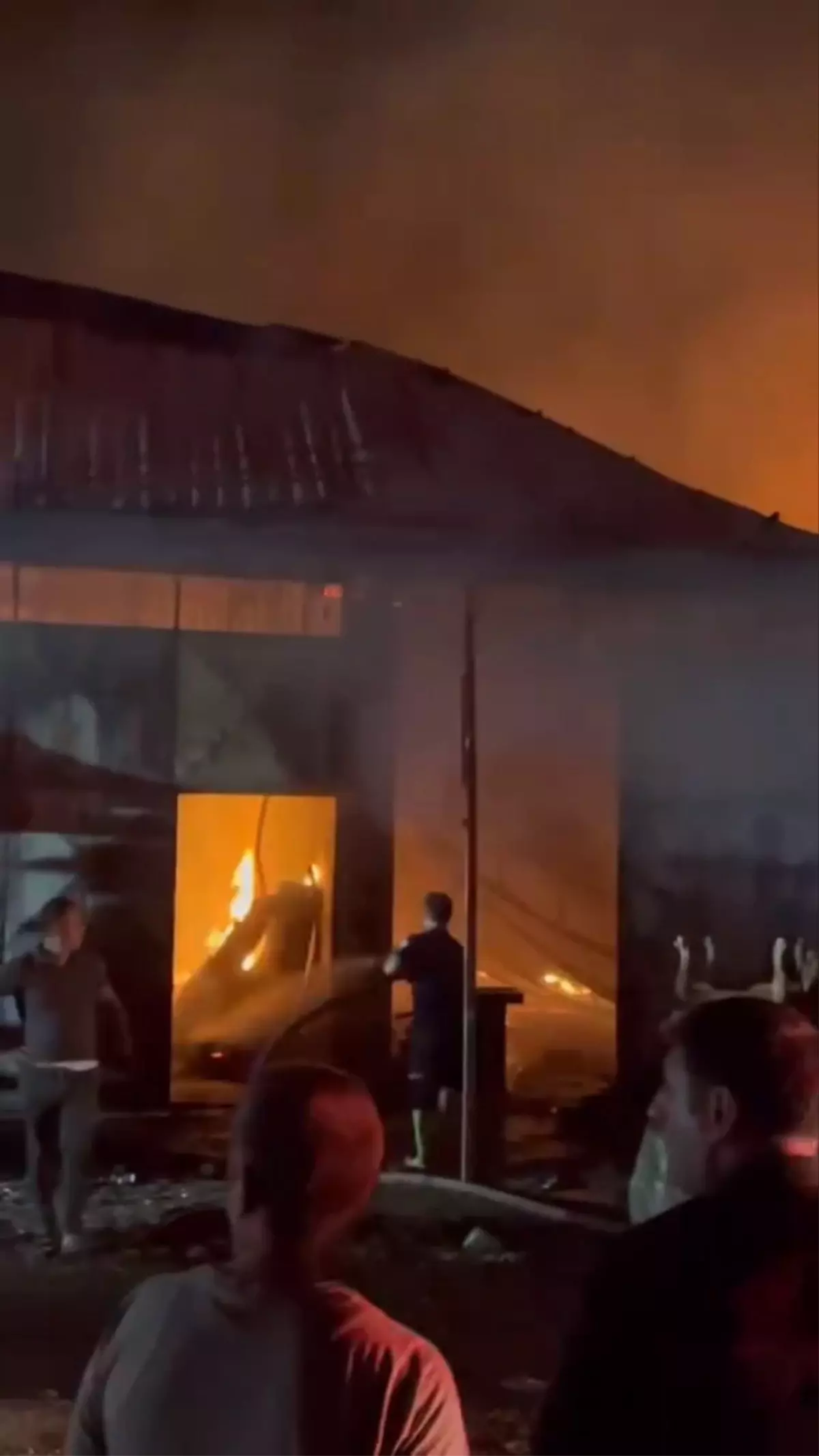 Adana'da Mobilyacılar Sitesinde Yangın Çıktı