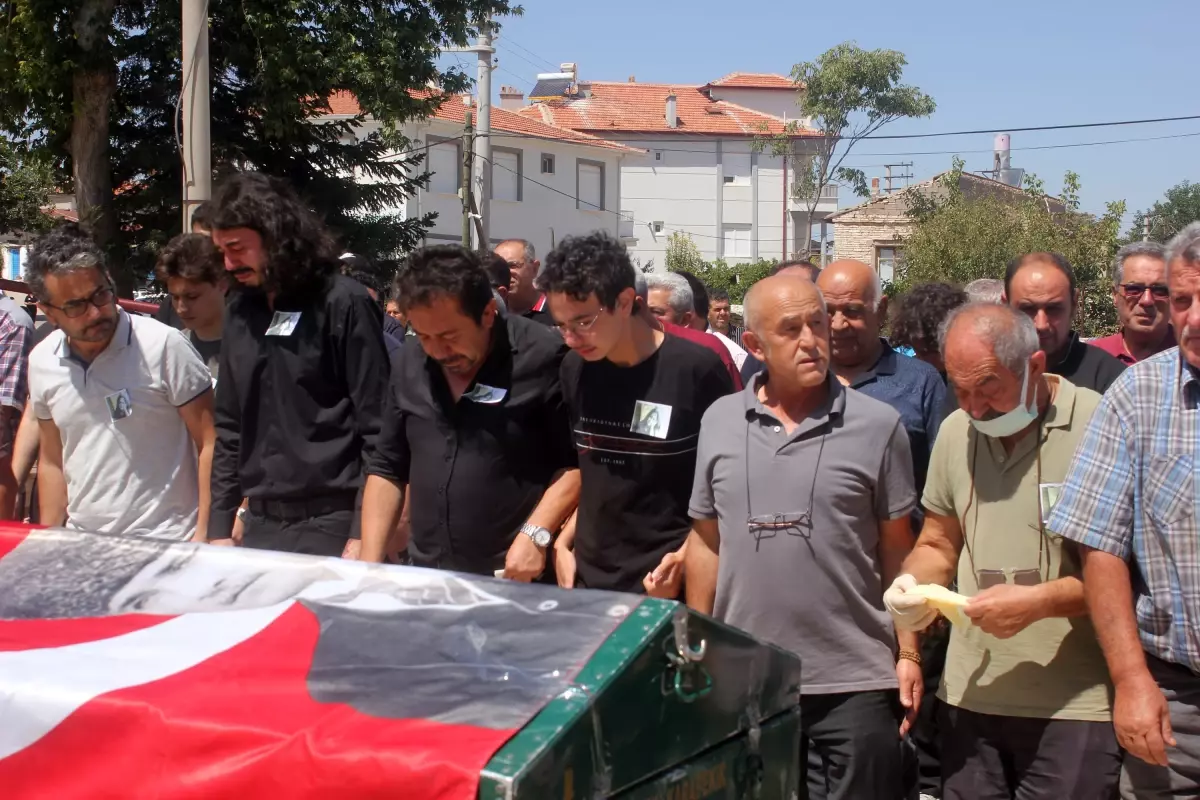 Matematik Öğretmeni Sevgilisi Tarafından Bıçaklanarak Öldürülen Kadının Cenazesi Toprağa Verildi