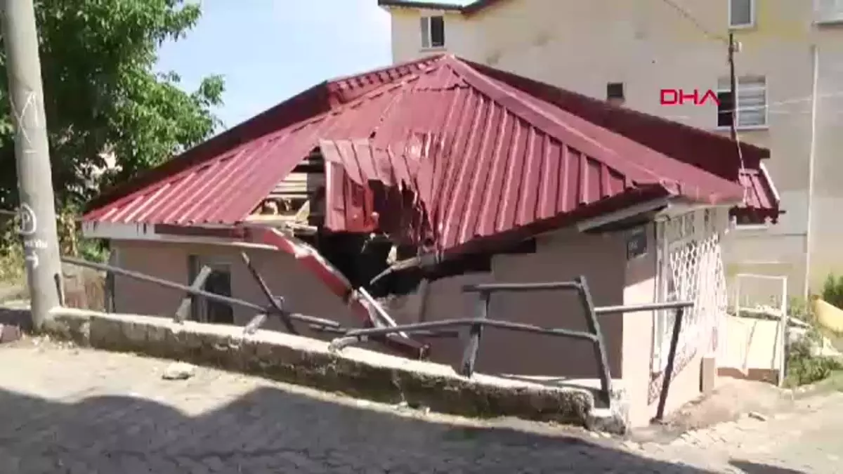 Ordu'da Yokuşta Geri Kayan Kamyon Evlere Zarar Verdi