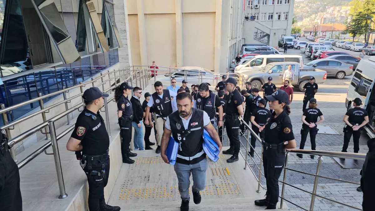 Zonguldak'ta otomobil kundaklandı, suç örgütü ortaya çıktı