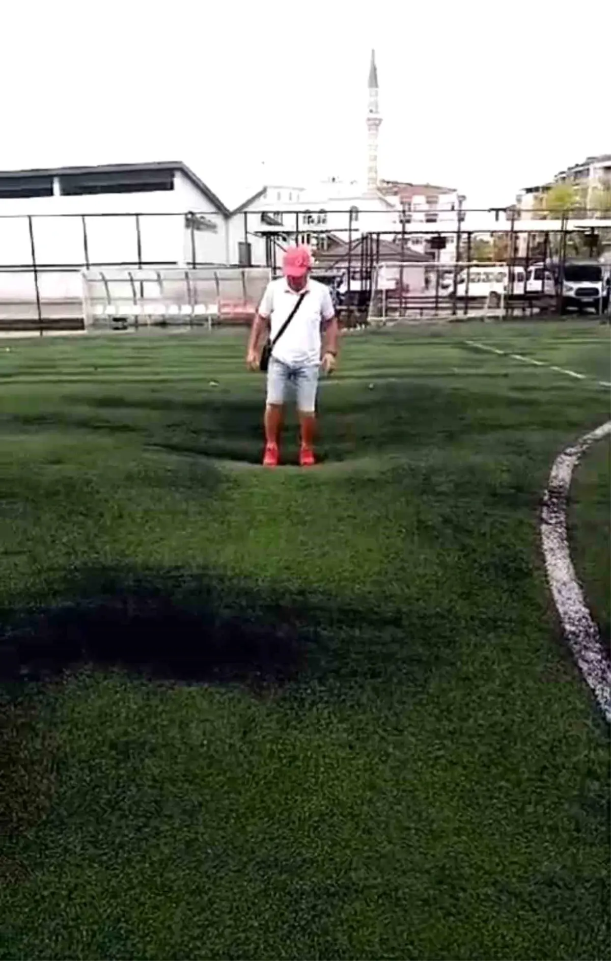 Samsun'da Şiddetli Yağış Sonucu Sentetik Çim Saha Suyla Doldu