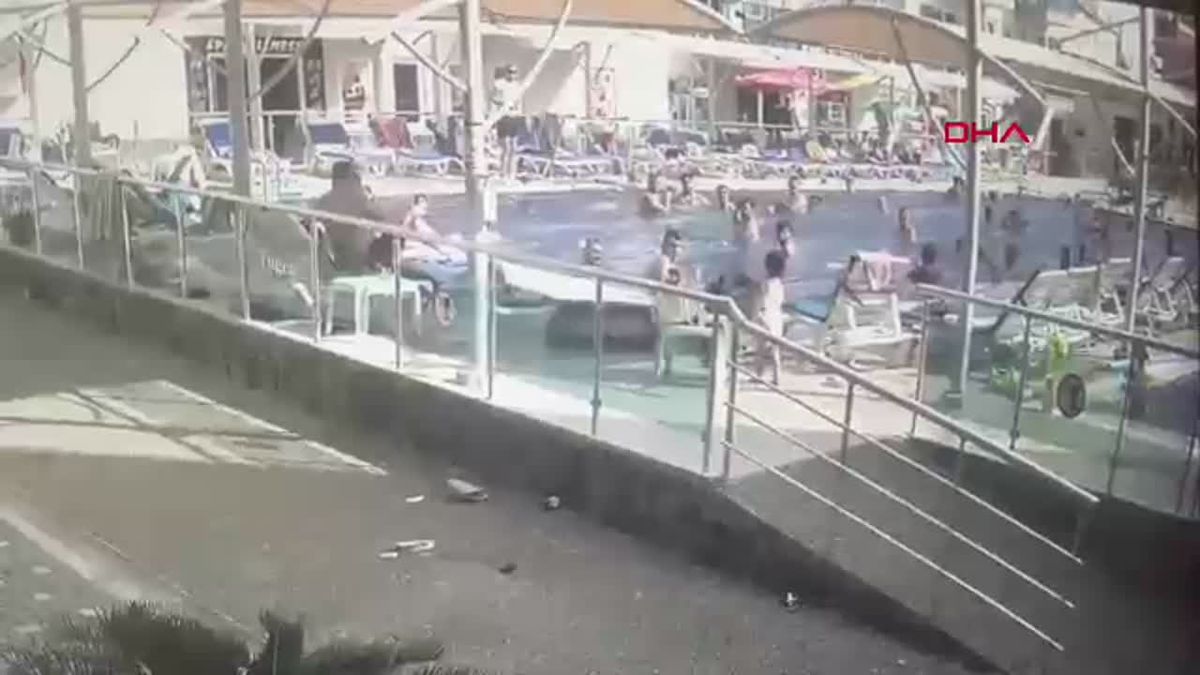ANTALYA Şezlongda güneşlenirken üzerine baca kapağı düşen kadın, ağır yaralandı