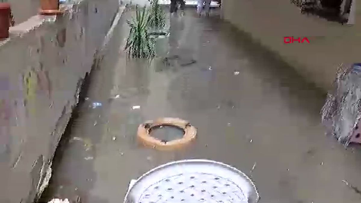 Bahçelievler'de evleri su bastı