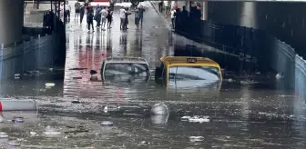 İstanbul'da Sağanak Yağış Trafiği Olumsuz Etkiledi