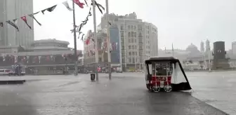 İstanbul'da Avrupa Yakası'nda Sağanak Yağış Etkili Oluyor