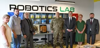 NATO'nun Kosova'daki Barış Gücü'nden robotik kodlama sınıfı açılışı