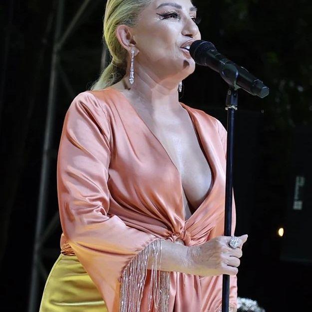 Muazzez Ersoy left mouths open with her braless stage style