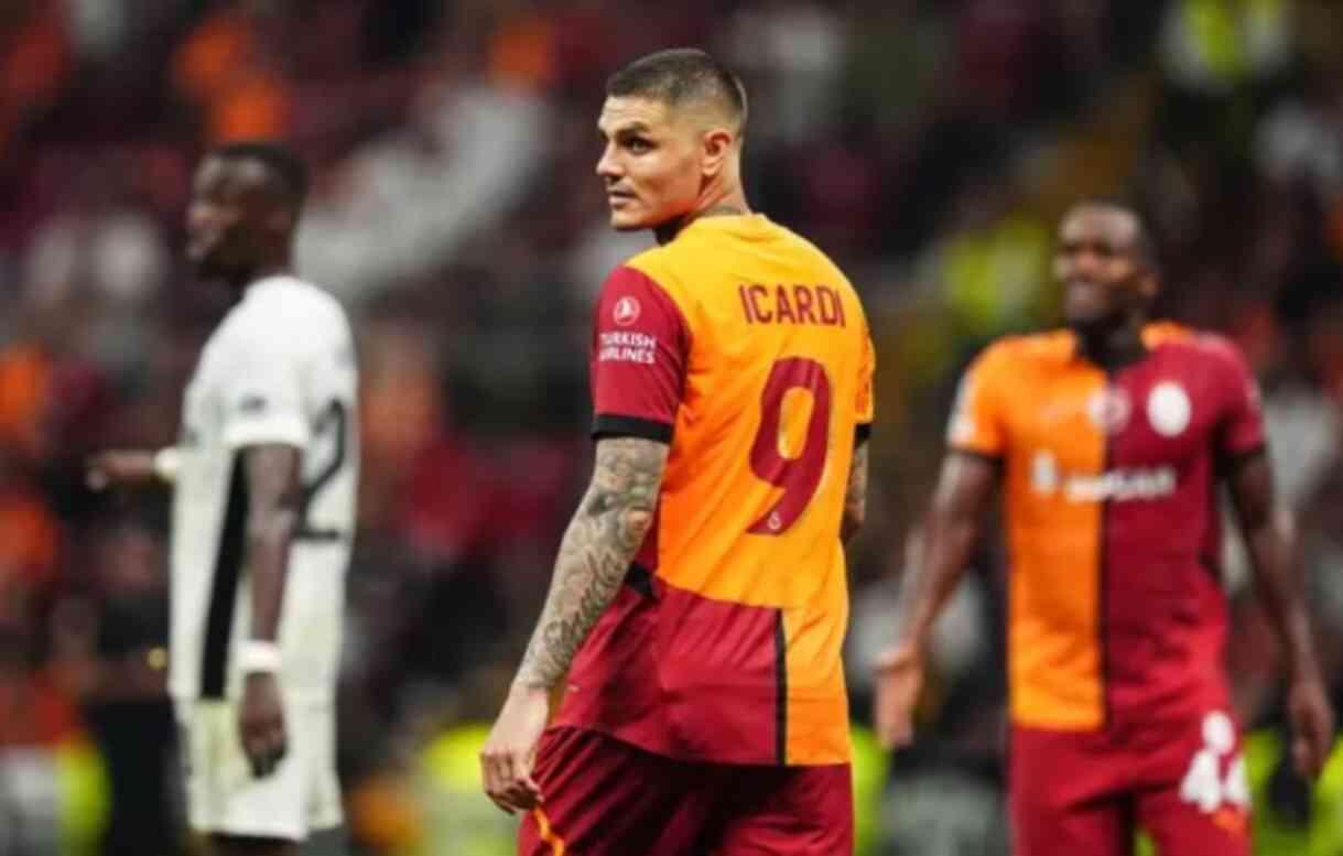 Muslera neden kırmızı kart gördü? Muslera neden kırmızı kart gördü?