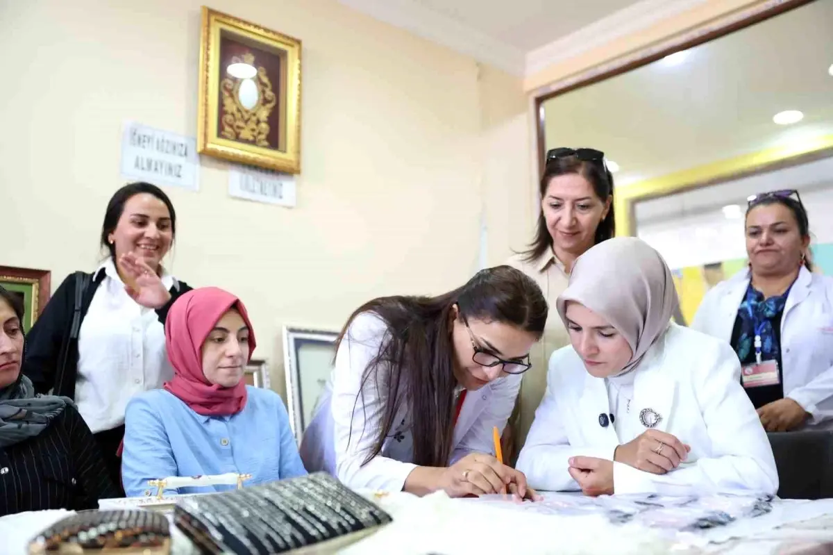 Bakan Göktaş, Hakkarili kadınların Karadeniz turu isteğini yerine getiriyor