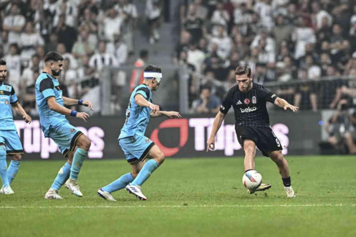 Beşiktaş, Lugano'yu 5-1 yenerek UEFA Avrupa Ligi'ne kaldı Beşiktaş, Lugano'yu 5-1 yenerek UEFA Avrupa Ligi'ne kaldı