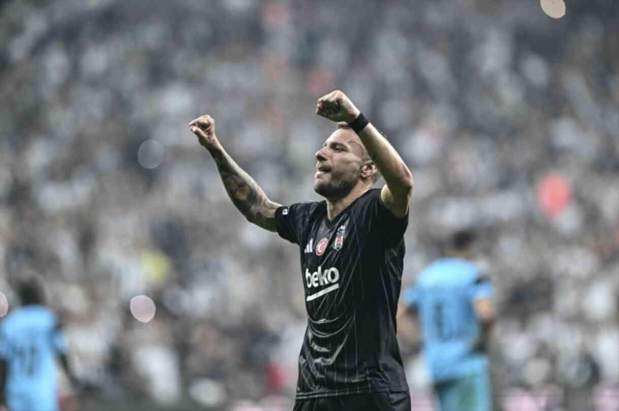 Beşiktaş, Lugano'yu 5-1 yenerek UEFA Avrupa Ligi'ne kaldı Beşiktaş, Lugano'yu 5-1 yenerek UEFA Avrupa Ligi'ne kaldı