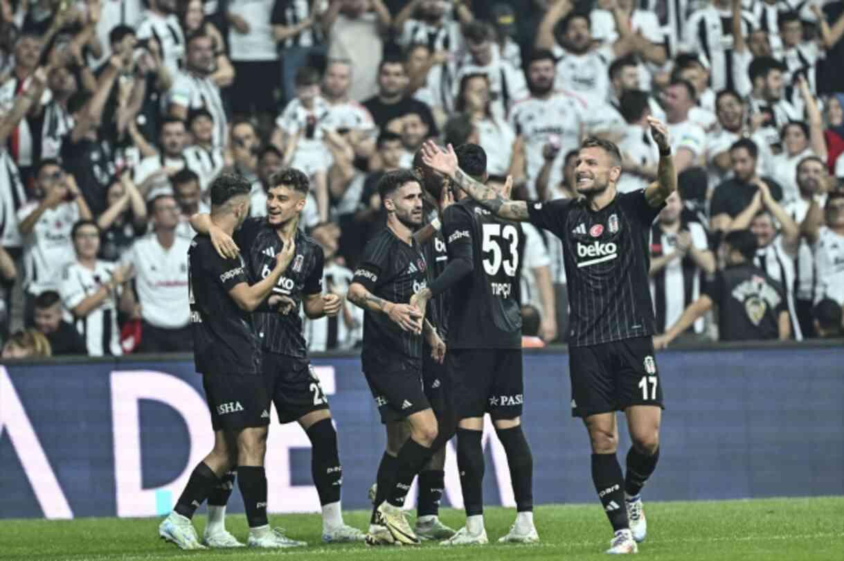 Beşiktaş, Lugano'yu 5-1 yenerek UEFA Avrupa Ligi'ne kaldı Beşiktaş, Lugano'yu 5-1 yenerek UEFA Avrupa Ligi'ne kaldı
