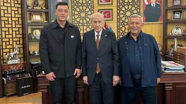 The only question in the minds of those who see this photo is: Surprise visit from Mesut Özil to MHP leader Devlet Bahçeli?