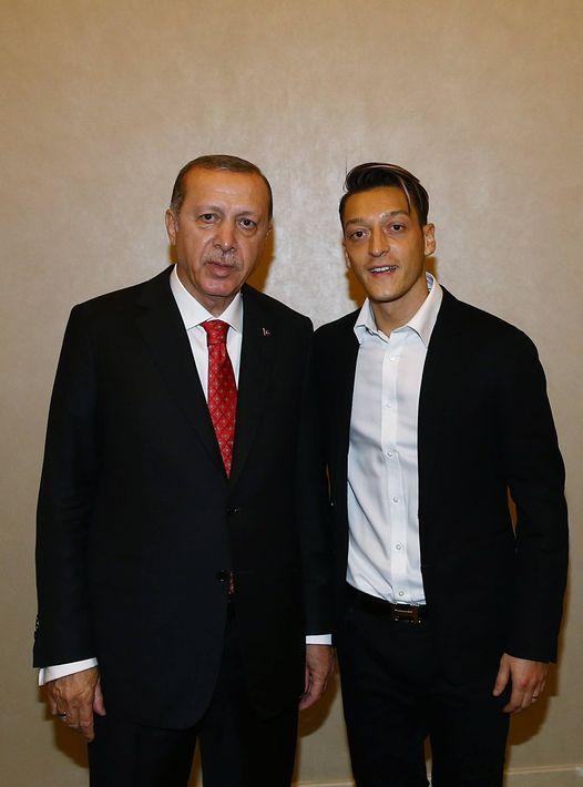 Bu fotoğrafı görenlerin aklında tek bir soru var! Mesut Özil'den MHP lideri Devlet Bahçeli'ye sürpriz ziyaret