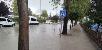 Boyabat'ta Sağanak Yağış Nedeniyle Trafikte Aksamalar Yaşandı