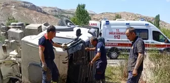 Malatya'da çimento mikseri devrildi, 2 kişi yaralandı