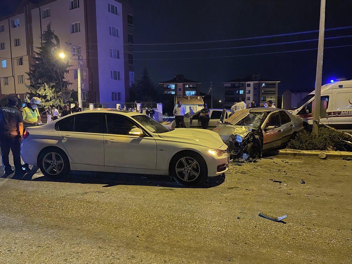 Eskişehir'de Otomobil Kazası: 1 Ölü, 5 Yaralı