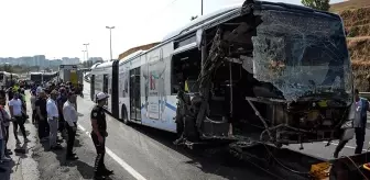 İstanbul'da 1 kişinin öldüğü metrobüs kazasına ilişkin 5 kişi tutuklandı