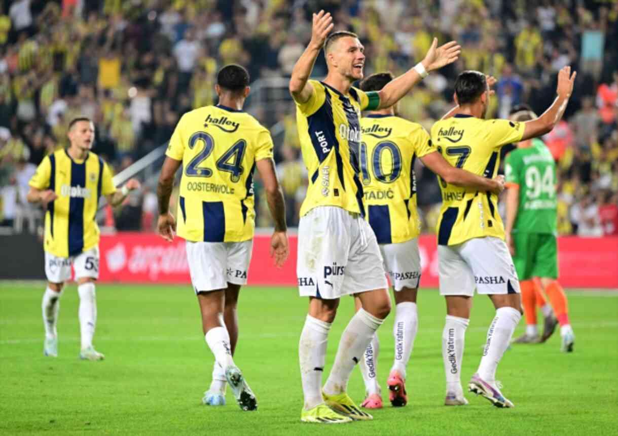 Kadıköy'de Balkan fırtınası! Fenerbahçe, Alanyaspor'u 3-0 yendi