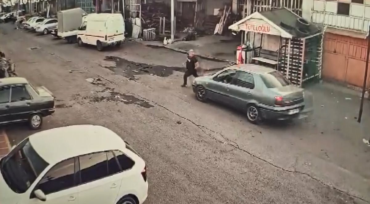 Zonguldak'ta Otomobille Çarpıp Dövdüler