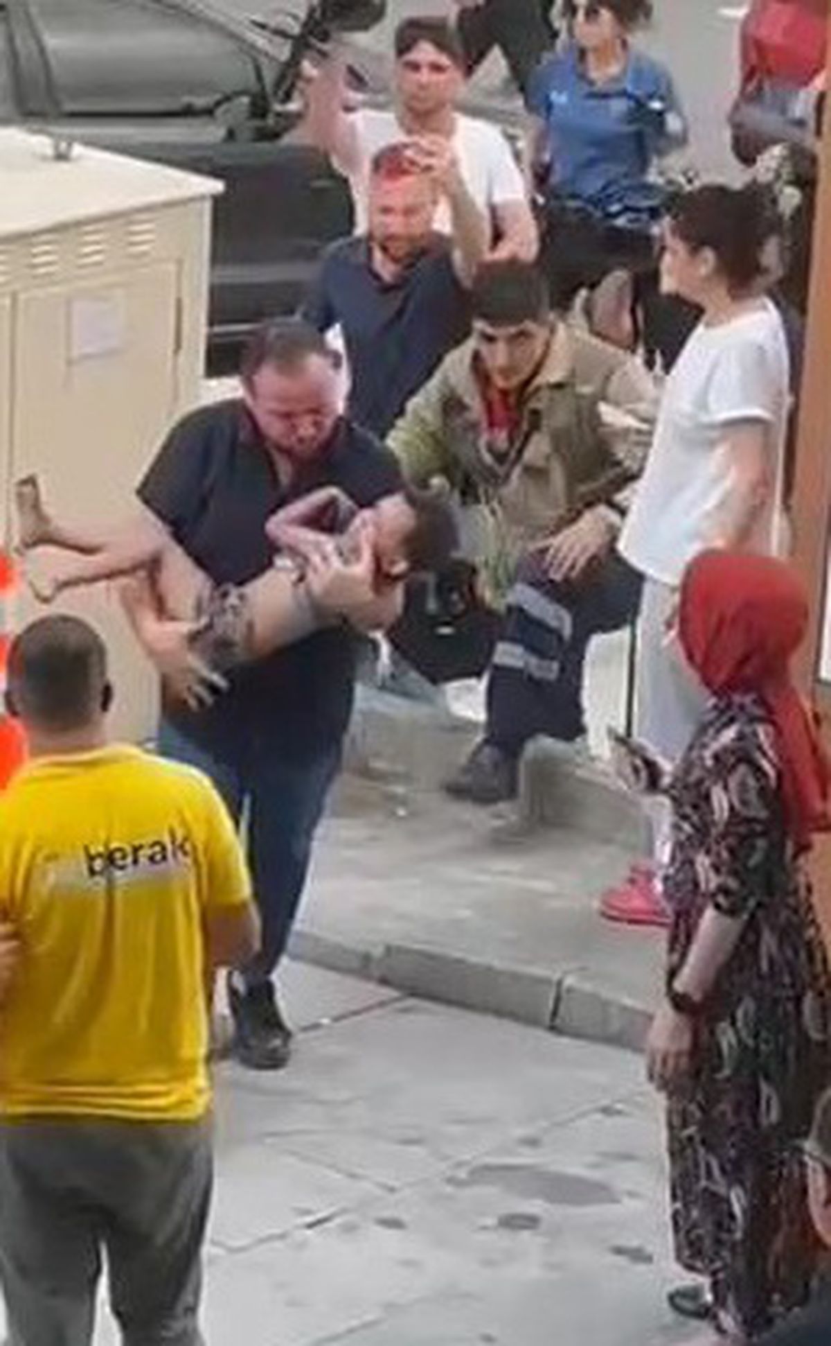 Esenyurt'ta 32 Katlı Sitede Yangın Çıktı