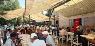 Afyonkarahisar Valisi Doç. Dr. Kübra Güran Yiğitbaşı'nın talimatlarıyla İmaret Camii'nde yemek ikramı yapıldı