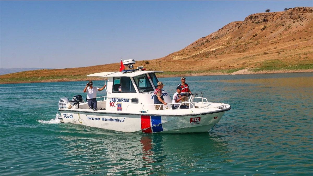 Siirt'te baraj havzasında yük ve yolcu teknelerinde denetim yapıldı