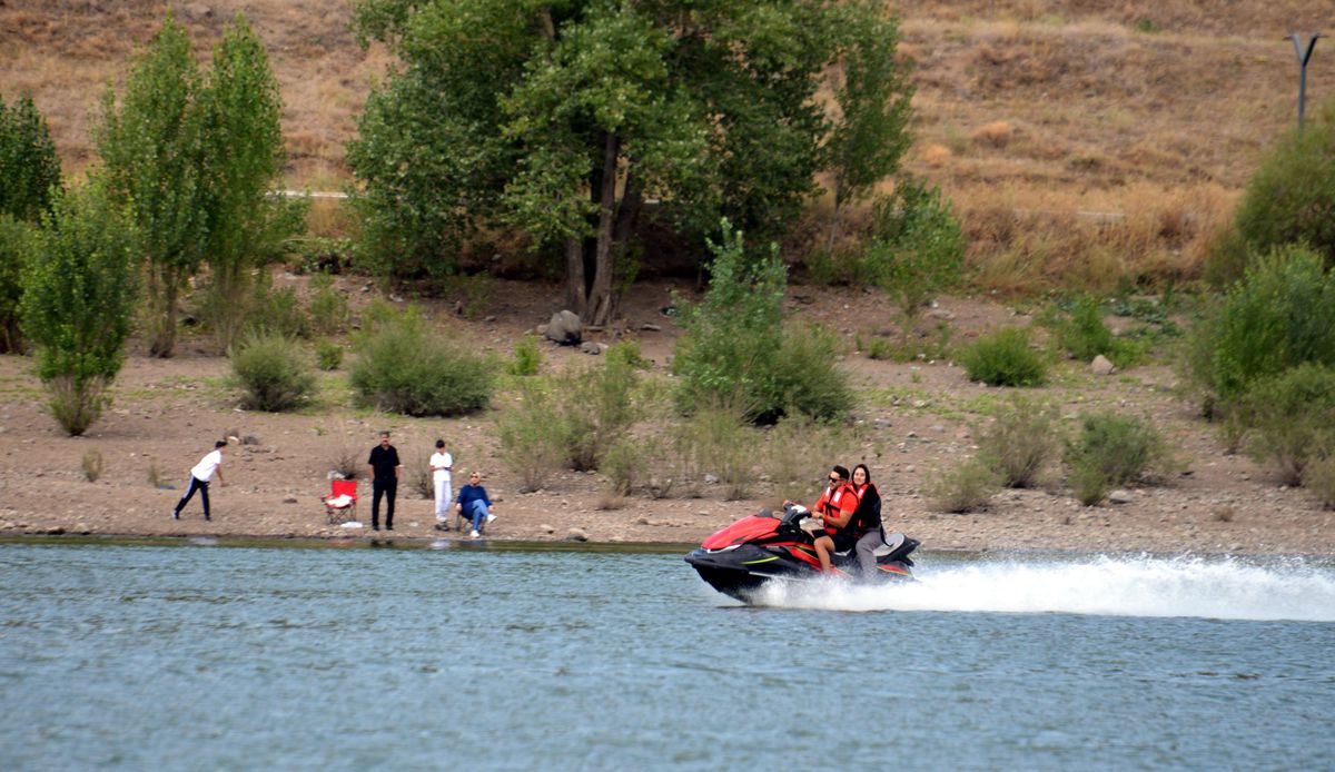 Erzurum'da Sulama Amaçlı Yapılan Gölette Jet Ski Keyfi