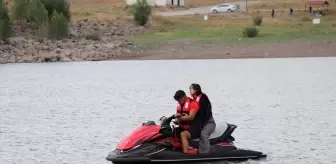 Erzurum'da Maceraseverler Jet Ski Yapıyor