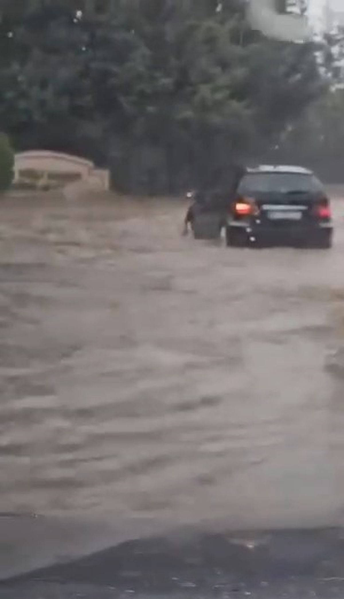 İstanbul'da sağanak yağış: Tuzla'da yollar sular altında kaldı