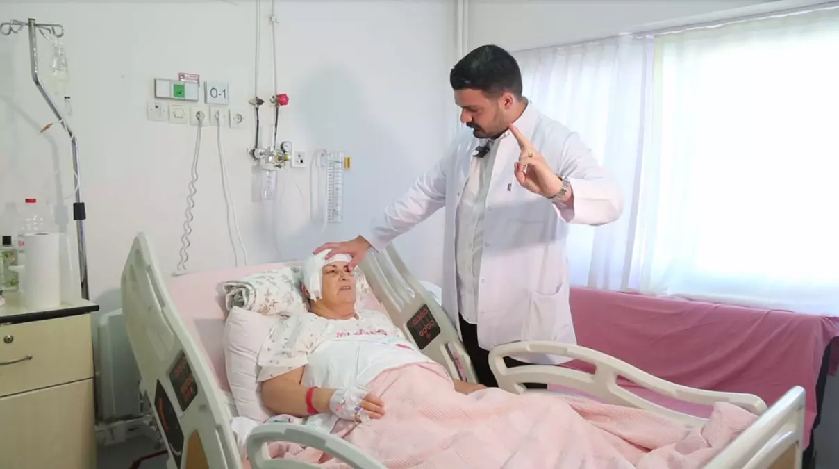 Emekli İngilizce Öğretmeni Görme Kaybından Kurtuldu