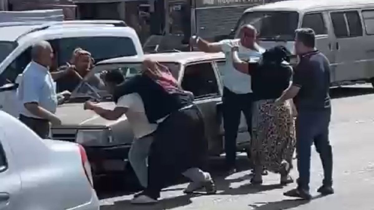 Adana'da sopalı kavga: Yol verme kavgasında kadınları böyle dövdü
