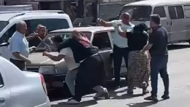 Stick fight in Adana: Women beaten like this in the fight over giving way.