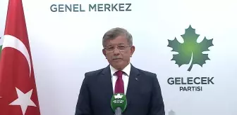 Ahmet Davutoğlu'ndan Teğmenlerin Yemin Törenine Eleştiri