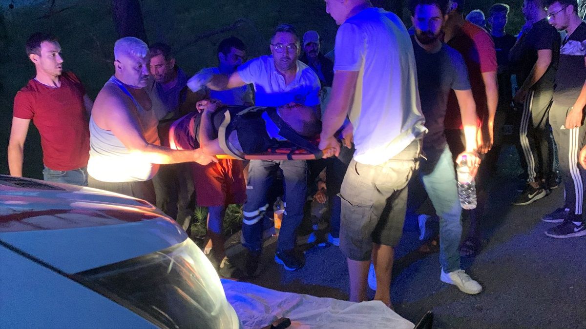 Edremit'te Motosiklet Kazası: 2 Kişi Yaralandı