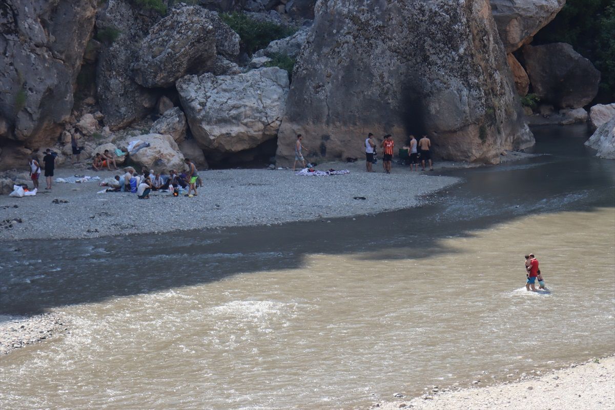 Adıyaman'da Sıcak Hava: Vatandaşlar Serinlemek İçin Suya Akın Etti