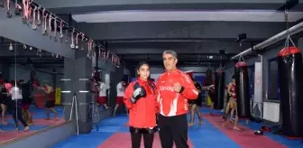 Özlem Melek Korkmaz Kick Boks Gençler Dünya Şampiyonası'nda Altın Madalya Kazandı