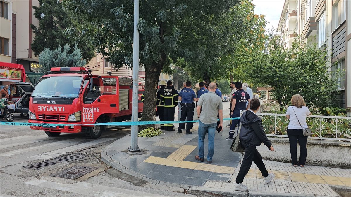 Çorum'da Bir Kişi Kendisini Eve Kilitledi ve Arabasını Patlatma Tehdidi