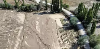 Çorum'un Sungurlu ilçesinde sağanak nedeniyle su baskınları yaşandı