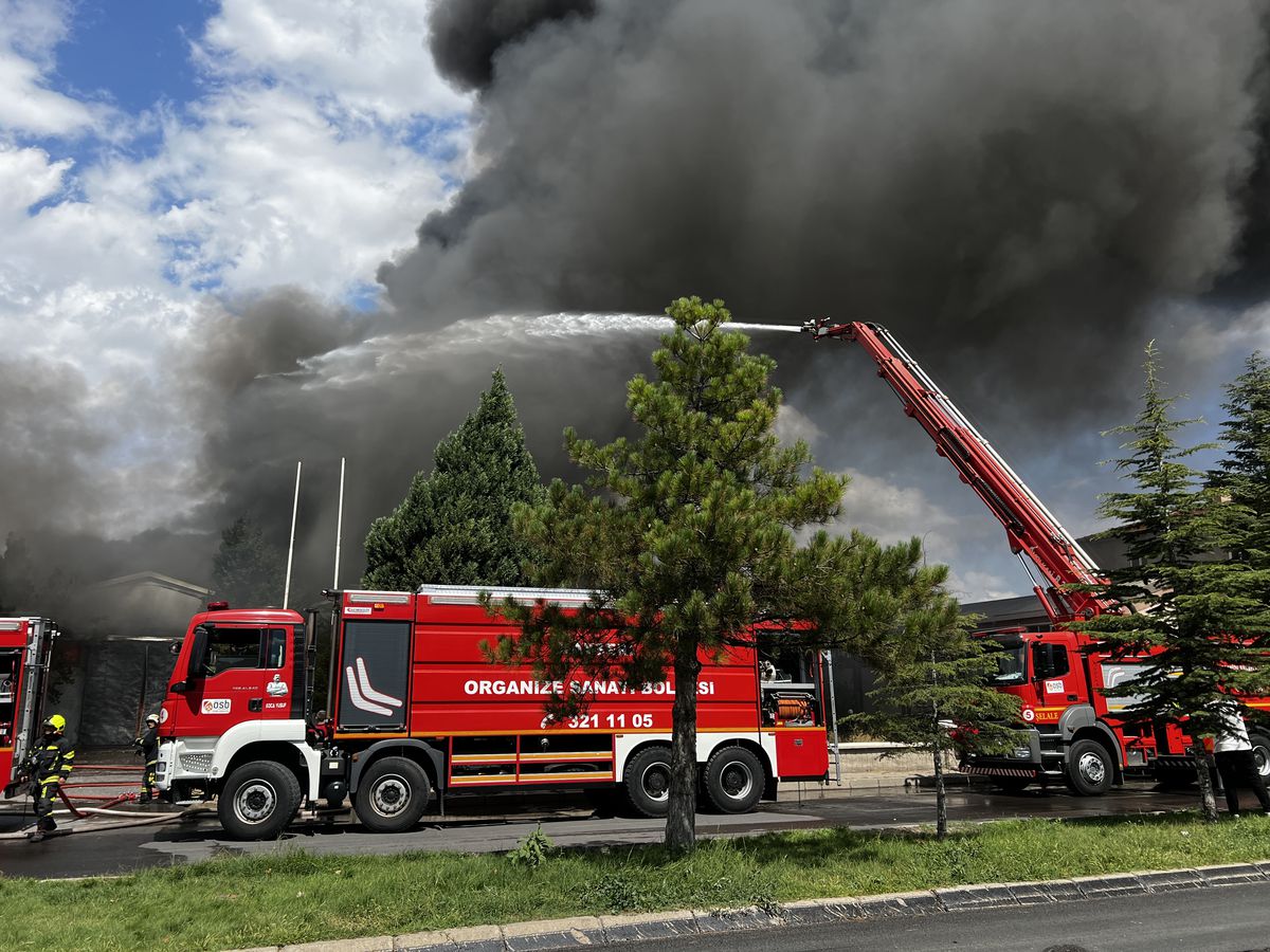 Kayseri OSB'deki Sünger Fabrikasında Yangın Çıktı