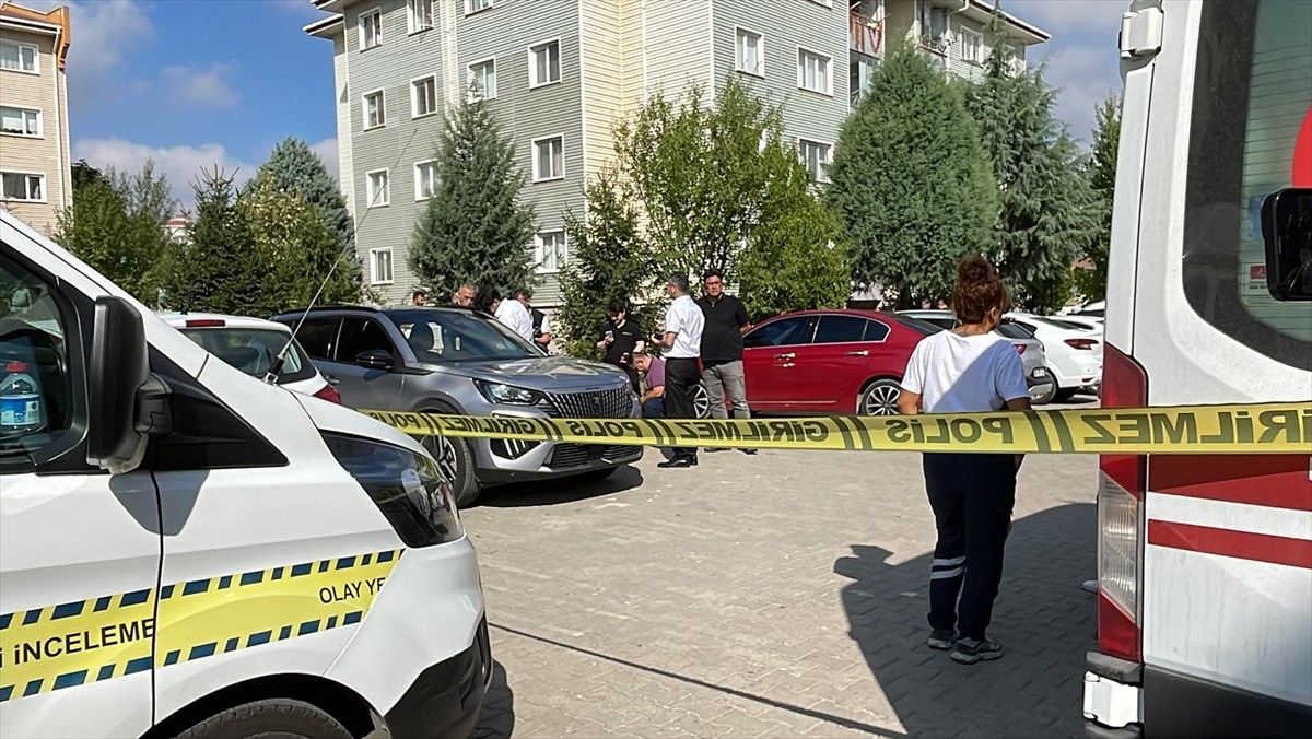 Eskişehir'de park halindeki otomobilde ölü bulunan kadının ölümü araştırılıyor